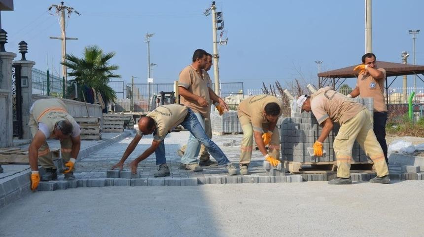 Belediye &ouml;z kaynaklarıyla Kuşadası sokaklarını yeniliyor