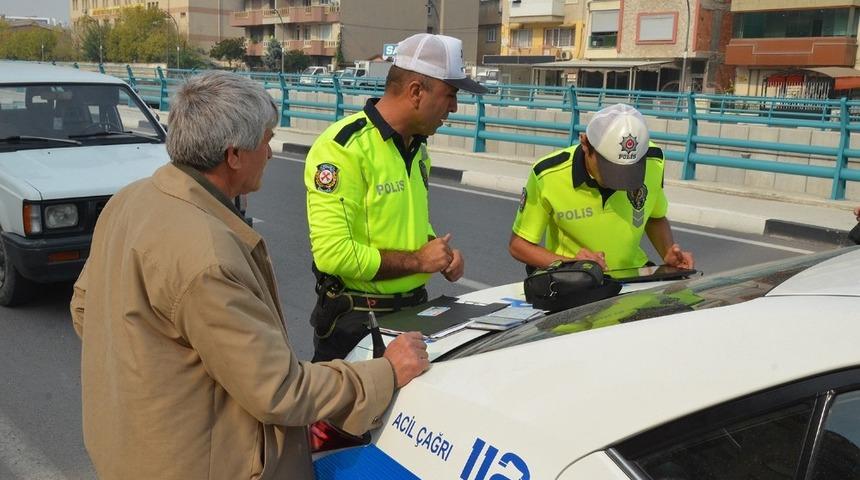 Turgutlu&rsquo;da yaya &ouml;nceliğine uymayan s&uuml;r&uuml;c&uuml;lere ceza