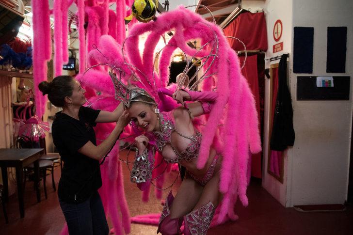 Moulin Rouge kabaresinin sahne arkası görüntüleri! G2