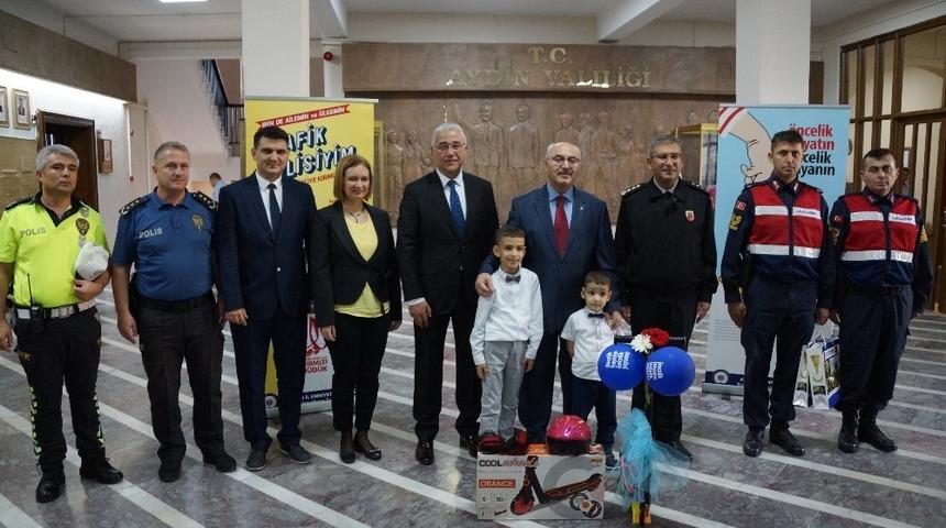 ‘Kemerin Ses Getirsin” kampanyasından ödül kazanan Anıl, ödülünü aldı