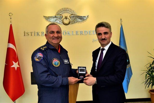 Malatya Valisi Baruş, 7. Ana Jet &Uuml;s Komutanlığını ziyaret etti 2