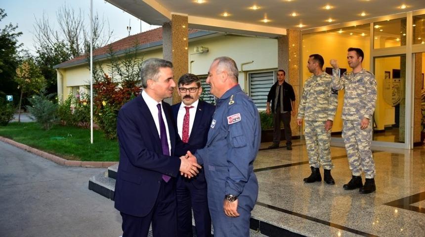 Malatya Valisi Baruş, 7. Ana Jet &Uuml;s Komutanlığını ziyaret etti