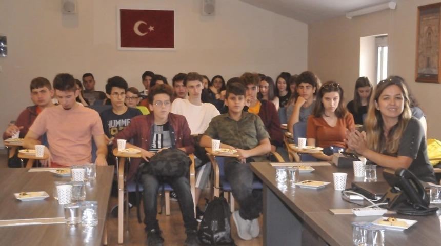 Kar taneleri Kuşadası’nda yüzme öğrenecek