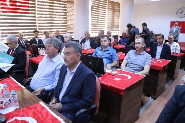 Aksaray Belediyesi Meclisinden Barış Pınarı Harekatı’na asker selamlı destek