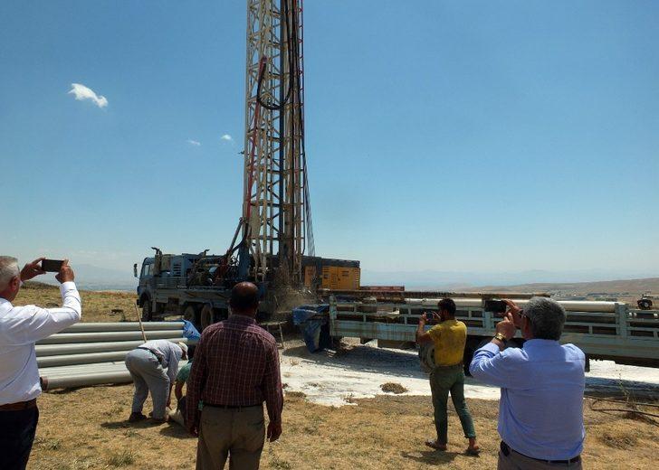 Van Büyükşehir Belediyesinden köylere can suyu G3