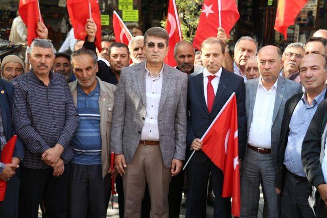 Konya’da Barış Pınarı Harekatı’na Türk bayraklı destek