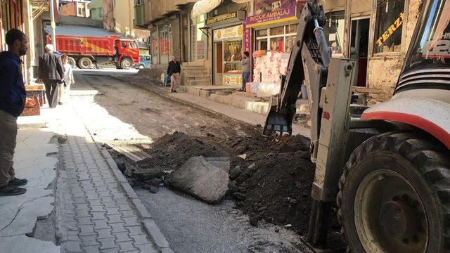 Hakkari’de yol onarım çalışması