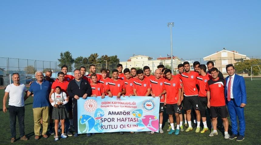 Kaymakam T&uuml;rk&ouml;z&rsquo;en futbol takımına Amat&ouml;r Spor Haftası ziyareti