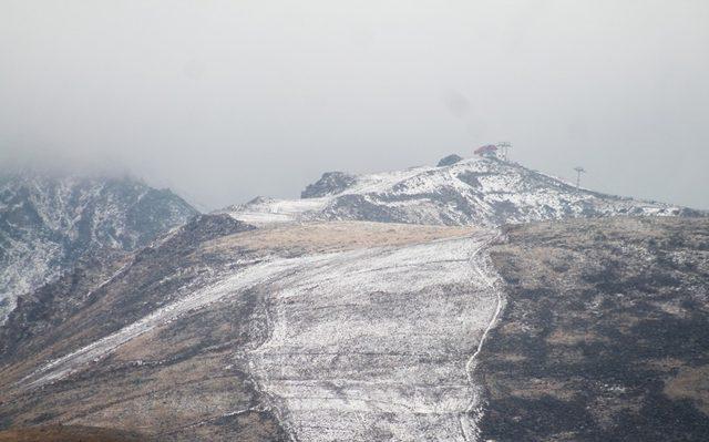 Erciyes Dağı’na kar yağdı