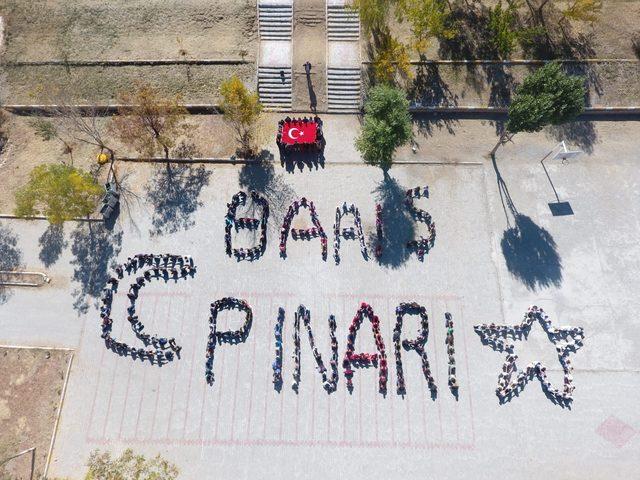 Van'daki öğrencilerden 'Barış Pınarı Harekatı'na destek