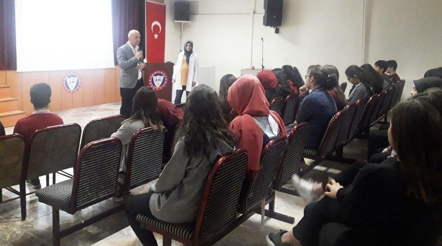 Doğru el yıkama yöntemleri uygulamalı olarak gösterildi