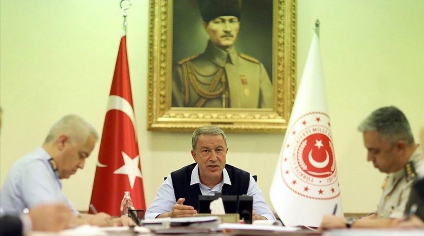 Son dakika! Bakan Akar, İngiliz mevkidaşı ile g&ouml;r&uuml;şt&uuml;