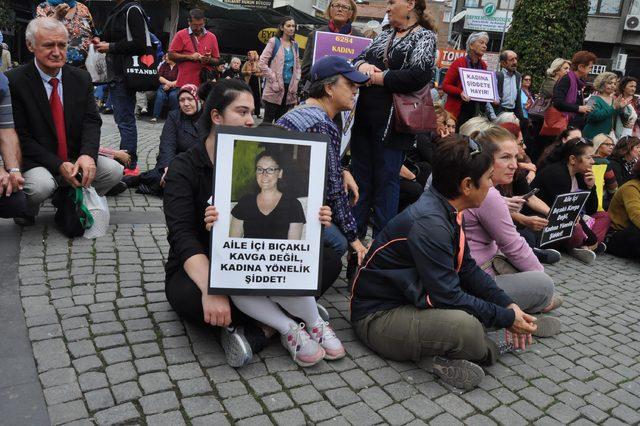 Edremit’te kadın cinayetlerinin son bulması için oturma eylemi 