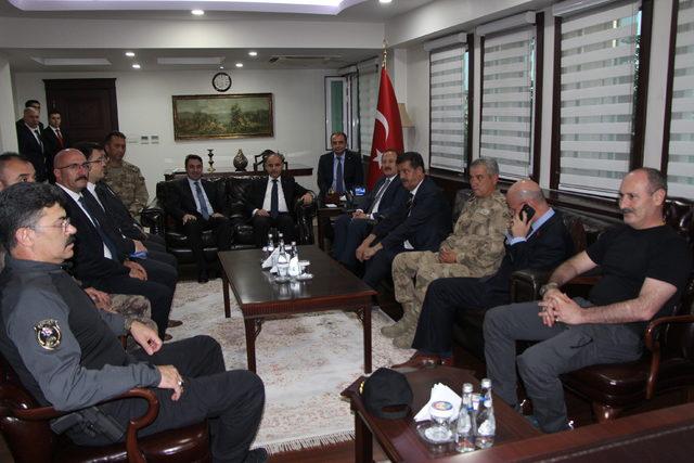 Emniyet Genel Müdürü Aktaş, Mardin'de yaralıları ziyaret etti (3)