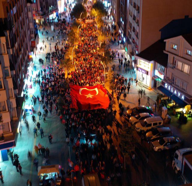 Bolu'da, Barış Pınarı Harekatı'na destek için siyasi parti temsilcileri birlikte yürüdü