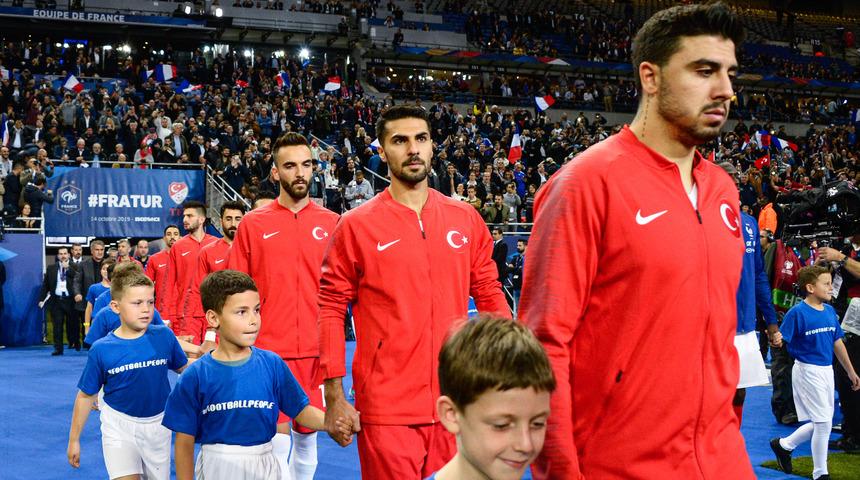 Milan'ın Zeki Çelik'i transfer etmek istediği iddia edildi