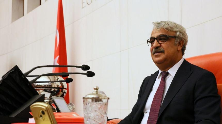 TBMM Genel Kurulu'nda fenalaştı! HDP'li Mithat Sancar hastaneye kaldırıldı