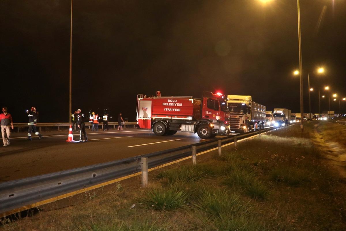 Anadolu Otoyolu'nda korku dolu anlar! Seyir halindeki TIR alev aldı!
