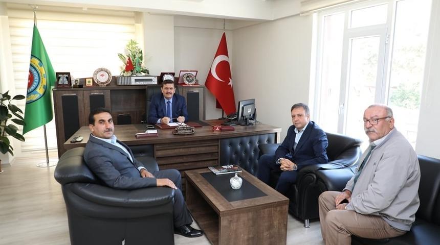 Mahsul&uuml; tarlada kalan &ccedil;ift&ccedil;inin sorununu Vali Arslantaş &ccedil;&ouml;zd&uuml;