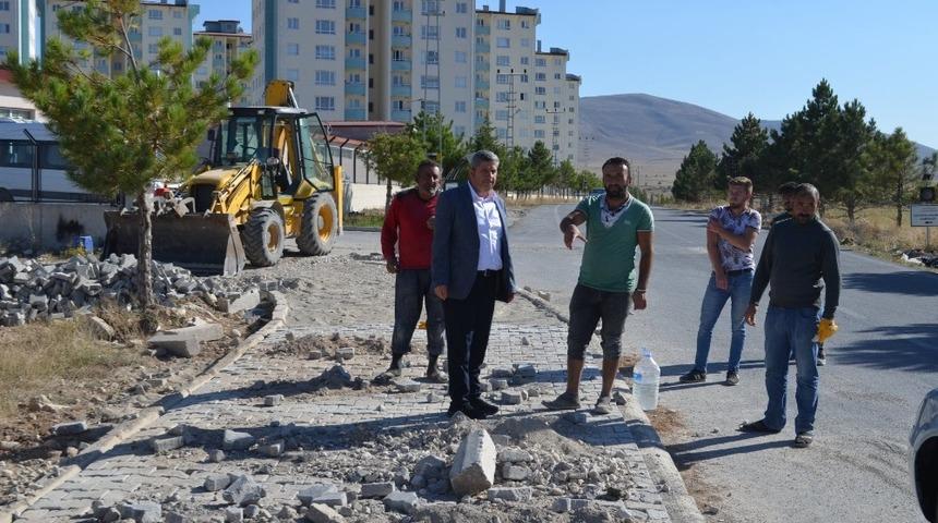 B&uuml;nyan Belediyesi Yakutiye Mahallesinde Kaldırım &Ccedil;alışmalarına Devam Ediyor