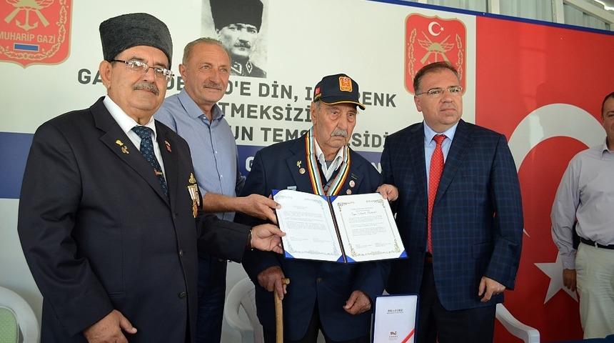 Didimli Kore Gazisi 65 yıl sonra madalya ve berat belgesini aldı