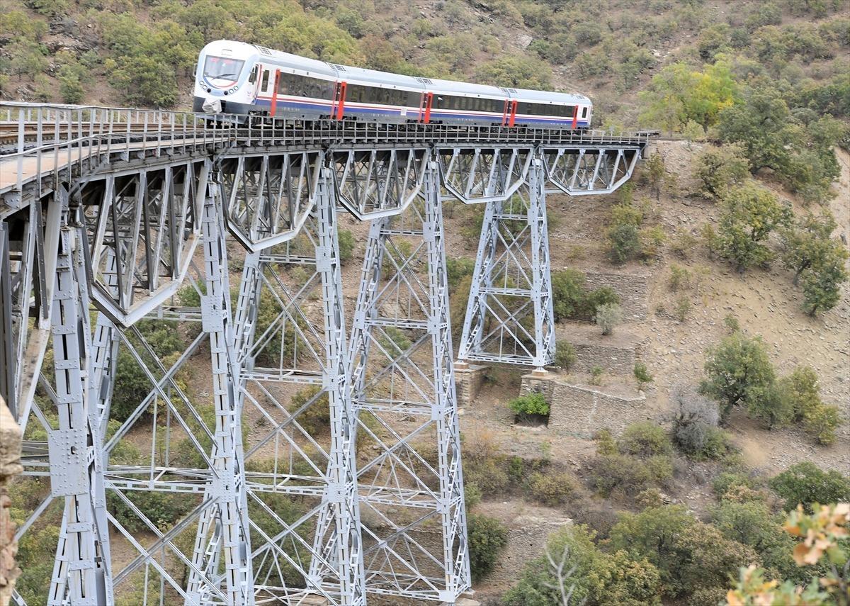 Anadolu DMU Milli Tren Seti Uşak'ta test s&uuml;r&uuml;ş&uuml;ne başladı