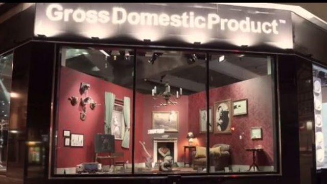 Banksy, içine girilmeyen dükkan açtı!