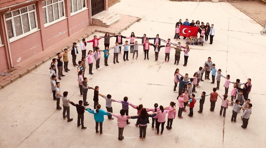 Beylikovalı miniklerden Mehmetçik’e destek