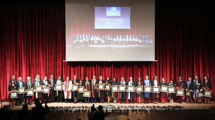 Trakya Üniversitesi’nde, 2019-2020 Akademik Yılı Başarı ve Yükseltme Töreni coşkusu