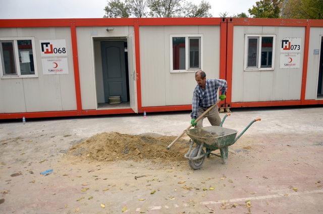 Depremde zarar gören veteriner fakültesi konteynerlerde hizmetini sürdürecek