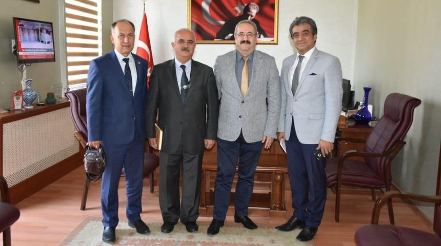 Eğitim sendikalarından &rsquo;Mehmet&ccedil;ik sana kanım feda&rsquo; sloganıyla kan bağışı