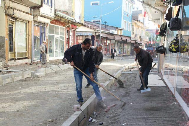 Belediye Caddesinde hummalı çalışma