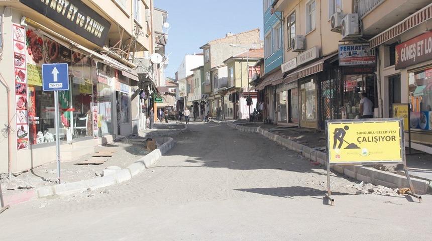 Belediye Caddesinde hummalı &ccedil;alışma