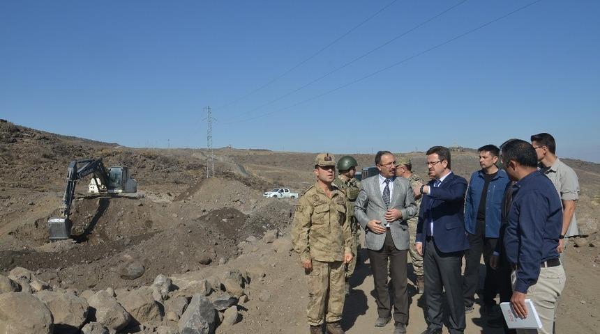 Iğdır Valisi &Uuml;nl&uuml;, Dilucu Sınır hattında incelemelerde bulundu