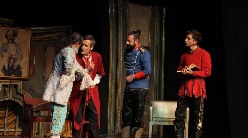 D&uuml;nyaca &uuml;nl&uuml; eser &ldquo;Cimri&rdquo; B&uuml;y&uuml;kşehir sahnesinde