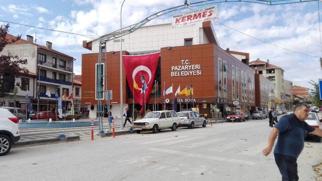 Barış Pınarı Harekâtına Türk bayraklı destek