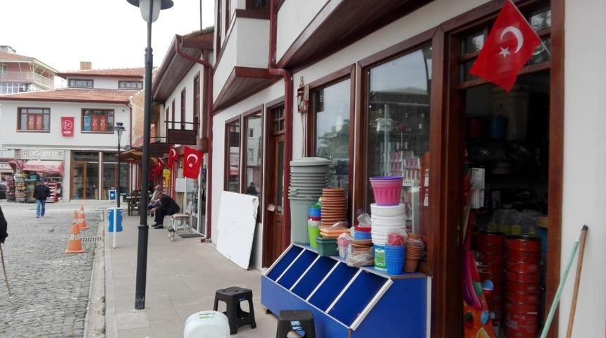 Barış Pınarı Harekâtına Türk bayraklı destek