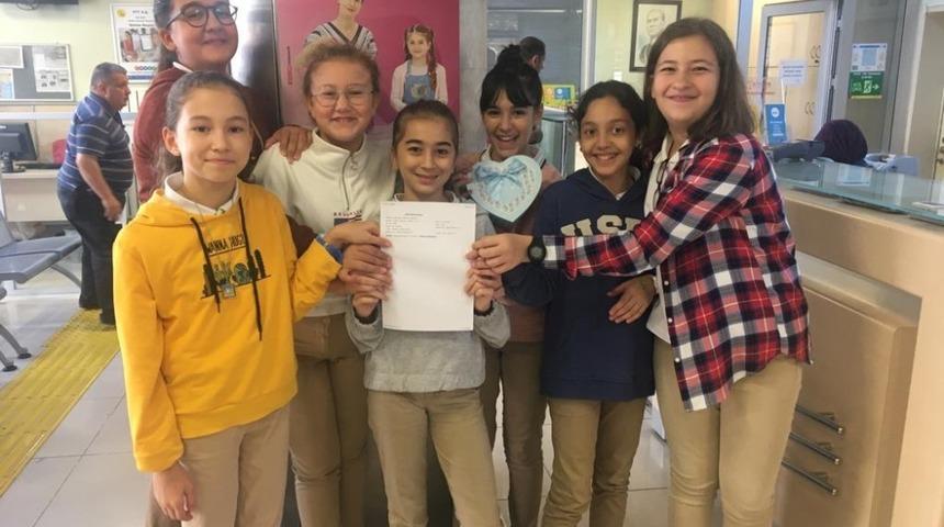 Minik &ouml;ğrencilerden &ouml;rnek davranış