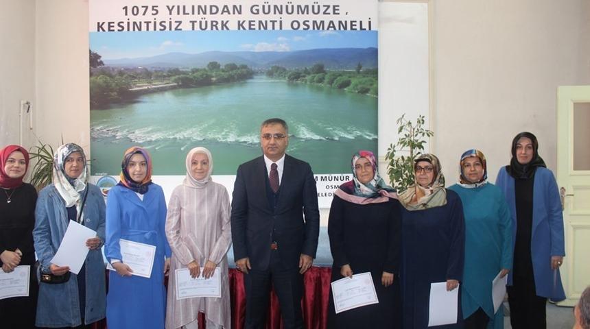 Dokuma ve dikiş kursun tamamlayanlara sertifikaları verildi