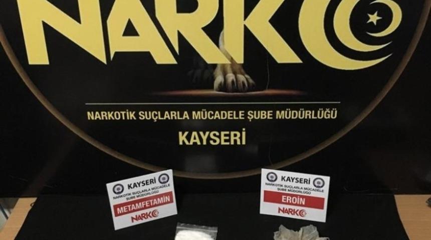 Kayseri polisi uyuşturucu tacirlerine g&ouml;z a&ccedil;tırmıyor: 2 g&ouml;zaltı