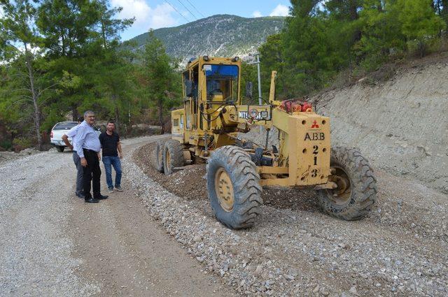 Büyükşehir 16 kilometrelik yolda stabilize çalışması yapıyor