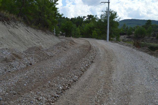 Büyükşehir 16 kilometrelik yolda stabilize çalışması yapıyor