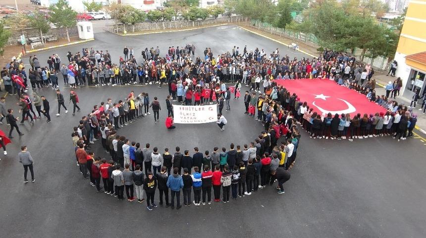 Lise &Ouml;ğrencilerinden Mehmet&ccedil;iğe B&uuml;y&uuml;k Destek