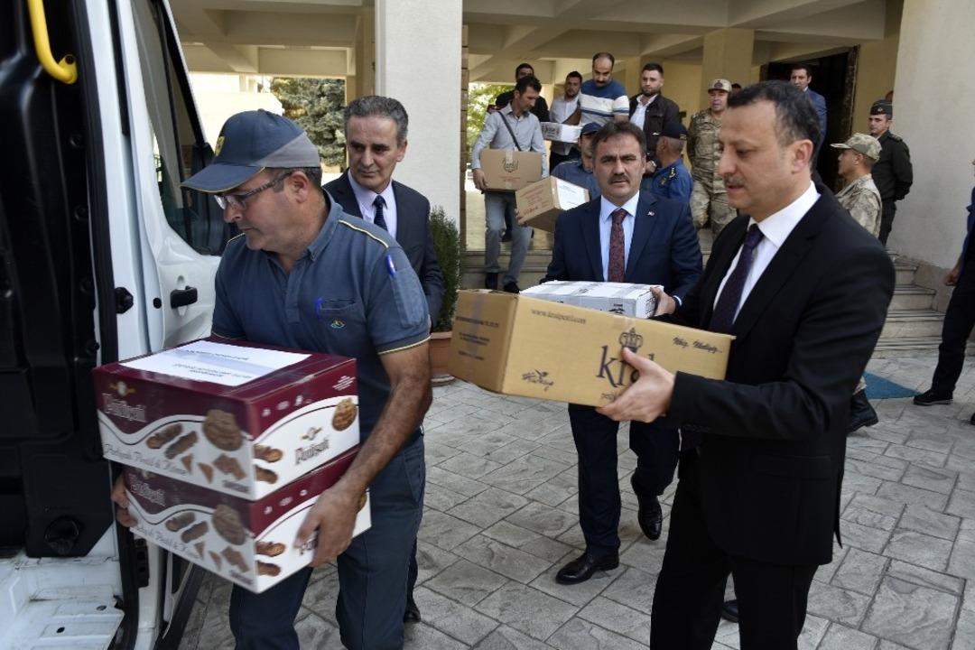 G&uuml;m&uuml;şhane&rsquo;den &lsquo;Barış Pınarı Harekatı&rsquo;na katılan Mehmet&ccedil;iğe pestil ve k&ouml;me g&ouml;nderildi