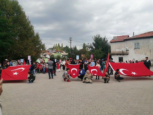 Ortaokul öğrencilerinden Barış Pınarı Harekatı’na destek