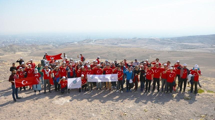 NE&Uuml; &ouml;ğrenci toplulukları başkanları doğa y&uuml;r&uuml;y&uuml;ş&uuml;nde buluştu