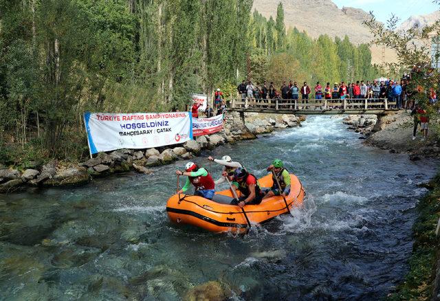 Türkiye Rafting Şampiyonası 2'nci ayak yarışları Bahçesaray'da başladı