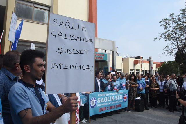 Boğazı kesilen doktorun annesi, açıklama sırasında fenalaştı