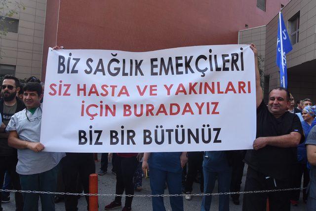 Boğazı kesilen doktorun annesi, açıklama sırasında fenalaştı