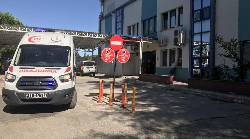 İki arkadaşın şakalaşması hastanede bitti